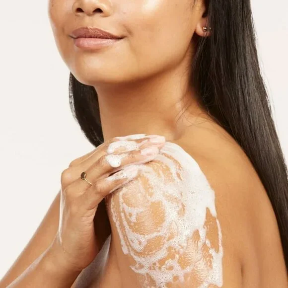 Olay Moisture Renewal Blend Body Wash, 35 fl. oz., 2 pk. - Picture 4 of 8